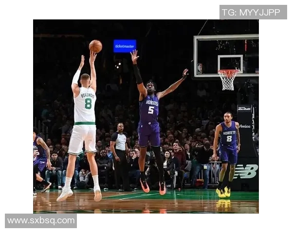 波士顿凯尔特人对阵强敌激战正酣 赛季新篇章揭幕引发球迷热烈讨论