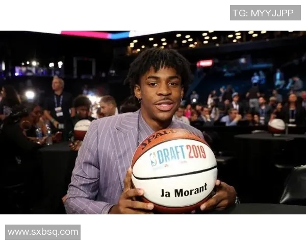 篮球巨星崛起之路：从默默无闻到称霸赛场的成长故事