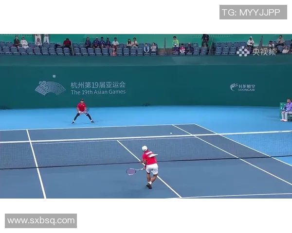 网球运动发展历程与技术创新分析:从基础训练到现代竞技模式的演变